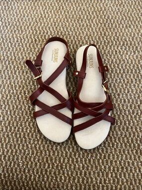 Women's Cross-Strap Sandals in Burgundy